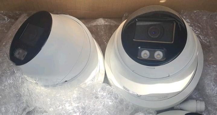 Hikvision NVR 4K plus 2 x ColorVU 4 Mp camera's, Ophalen of Verzenden, Zo goed als nieuw, Buitencamera