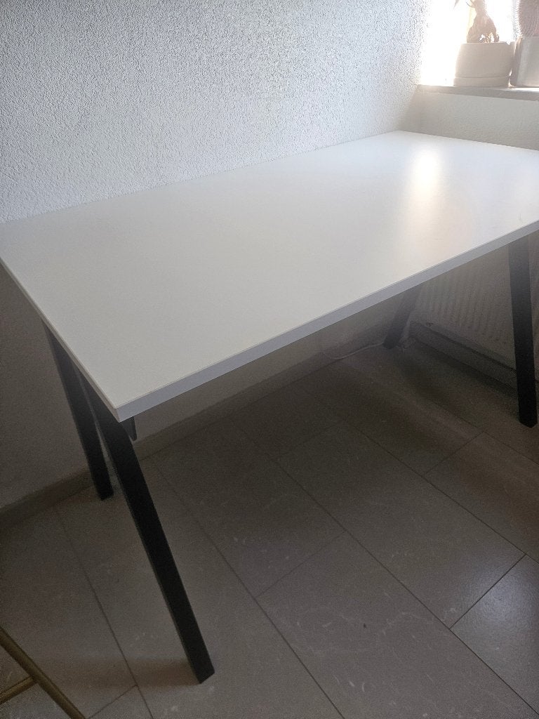 IKEA TROTTEN bureau 12070 cm | Zo goed als nieuw, Huis en Inrichting, Bureaus, Ophalen, Overige typen, 120 cm, In hoogte verstelbaar