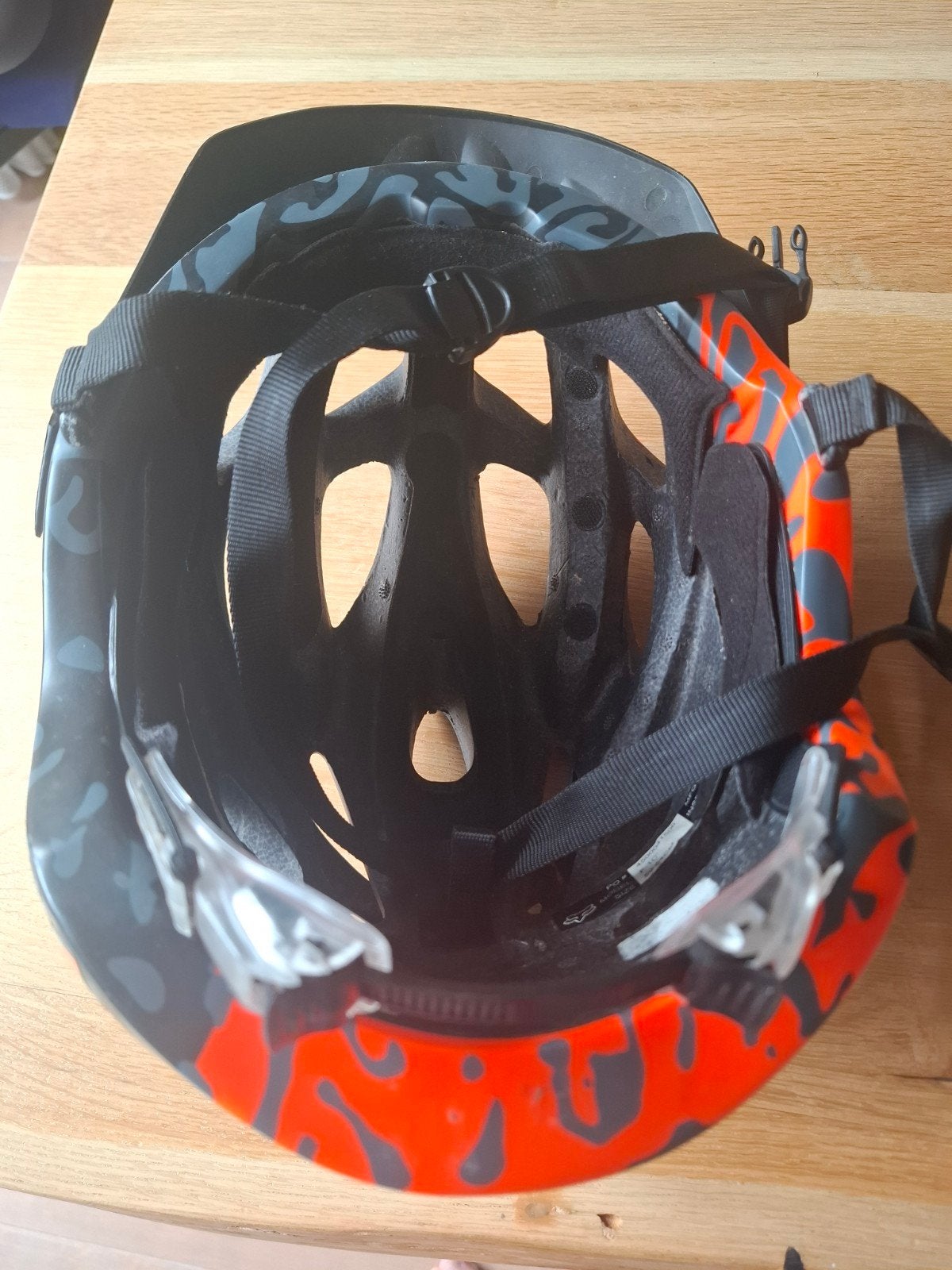 Fietshelm oranje/zwart - Gebruikt  Maat 59 -64 cm, Fietsen en Brommers, Fietsaccessoires | Fietshelmen, Ophalen of Verzenden, Gebruikt