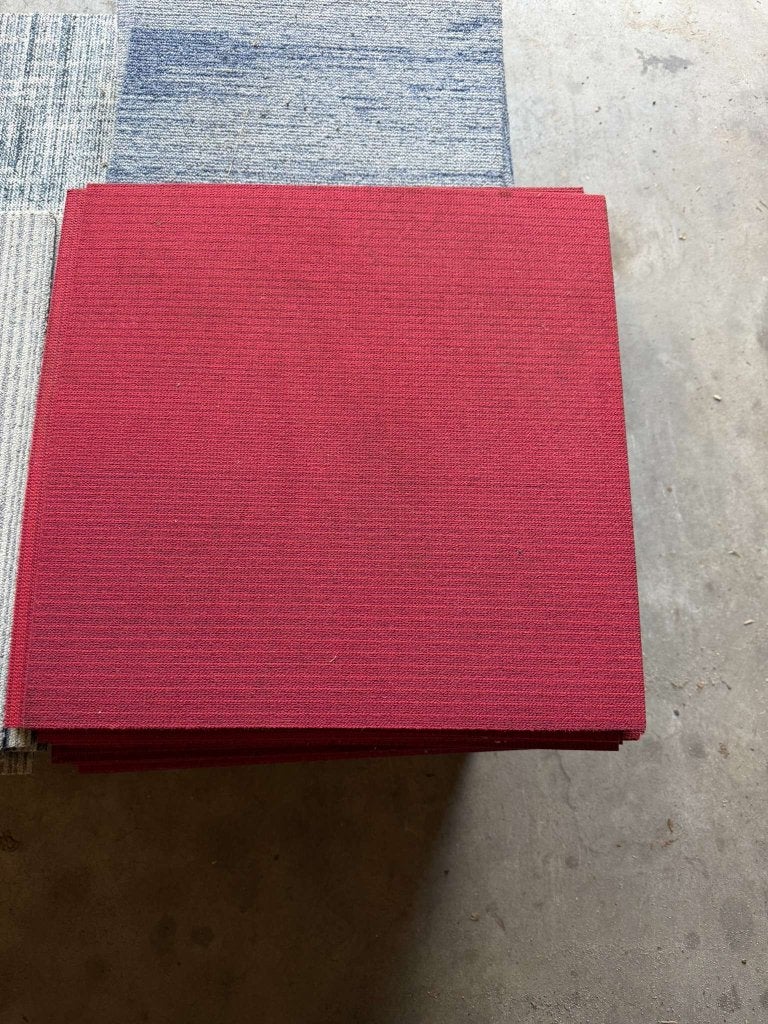 Partij gebruikte tapijttegels rood 22.5m2, Gebruikt, Niet ingevuld, Tapijttegels, 10 tot 25 m²