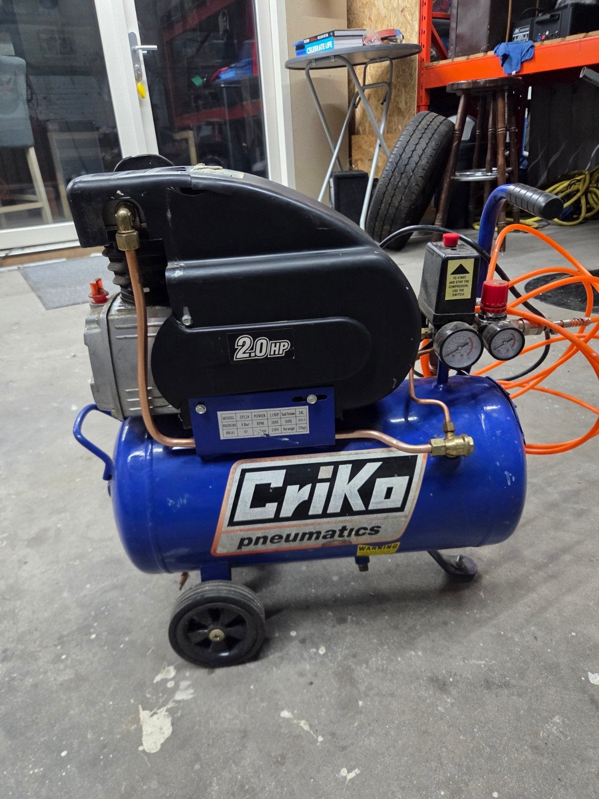 CrikO Pneumatics Compressor ZFL24 - 24L, 8 Bar, 2.0HP, Ophalen, Gebruikt, 6 tot 10 bar, Minder dan 200 liter/min