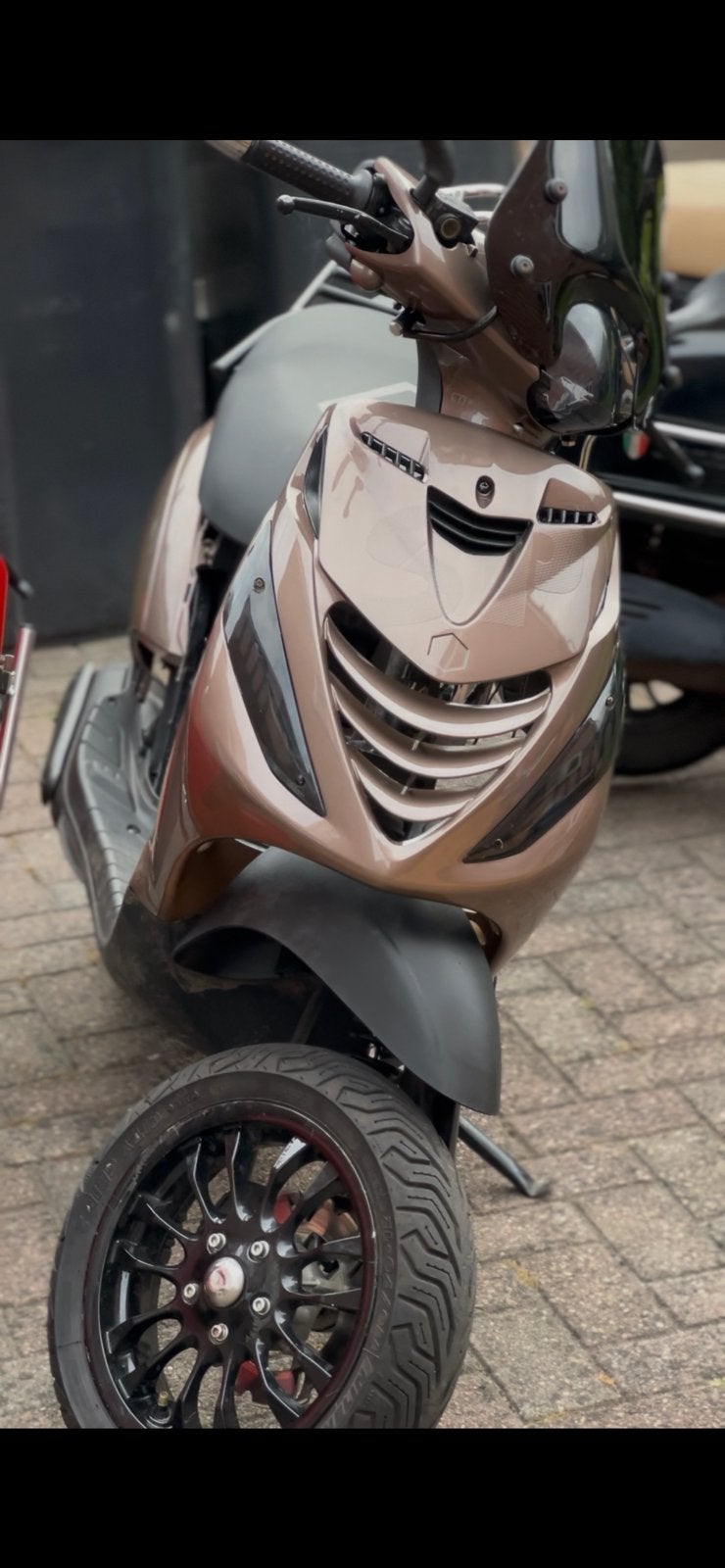 Super nette zip 125cc, Geldig BROM, Fietsen en Brommers, Scooters | Piaggio, Ophalen, Zo goed als nieuw, Benzine, Zip