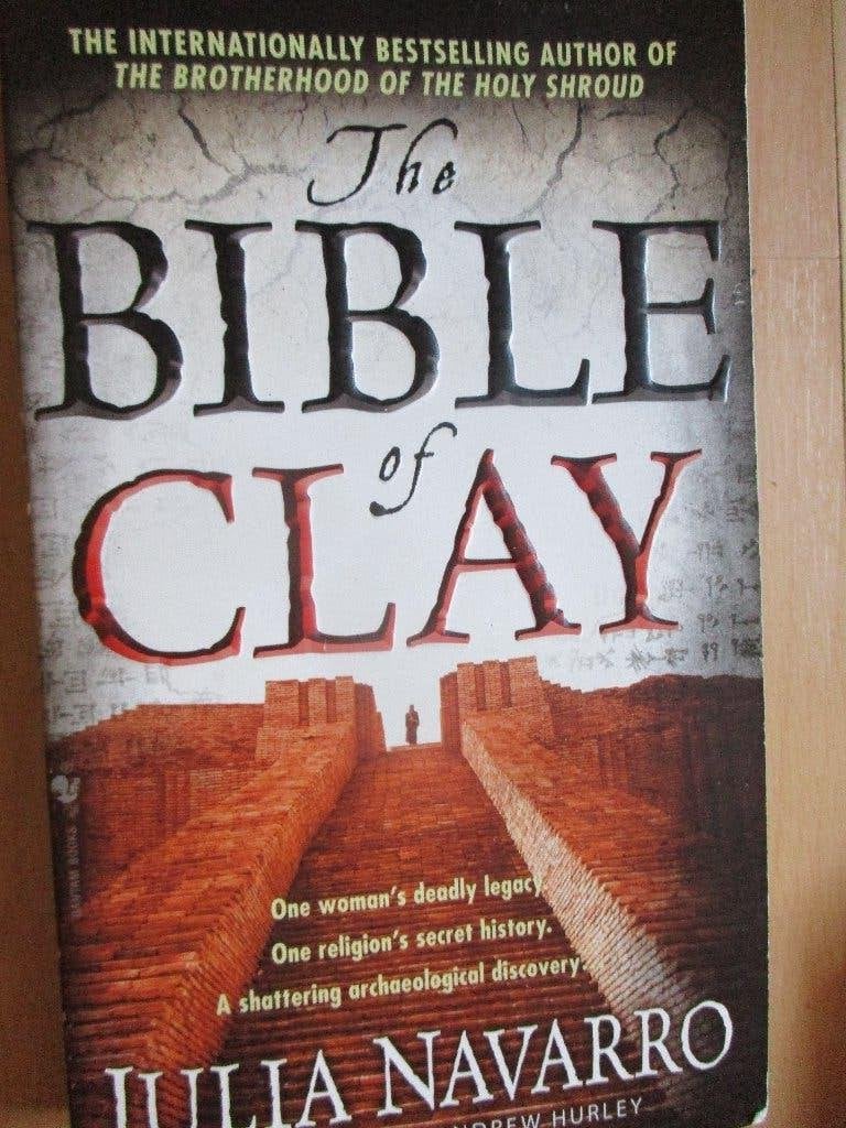 Julia Navarro. "The Bible of Clay"., Gelezen, Europa overig, Ophalen of Verzenden, Julia Navarro.