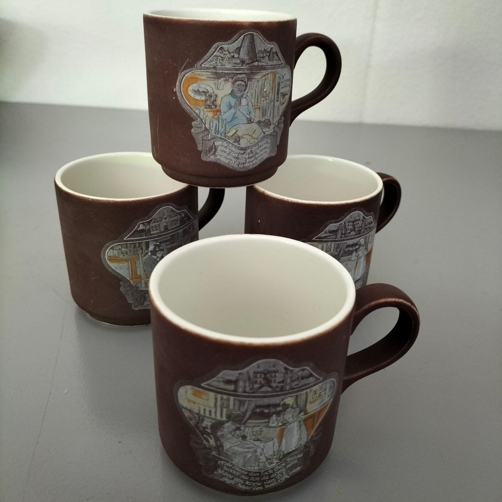 4 Douwe Egberts Villeroy & Boch verzamelmokken, Huis en Inrichting, Keuken | Servies, Gebruikt, Keramiek, Ophalen of Verzenden