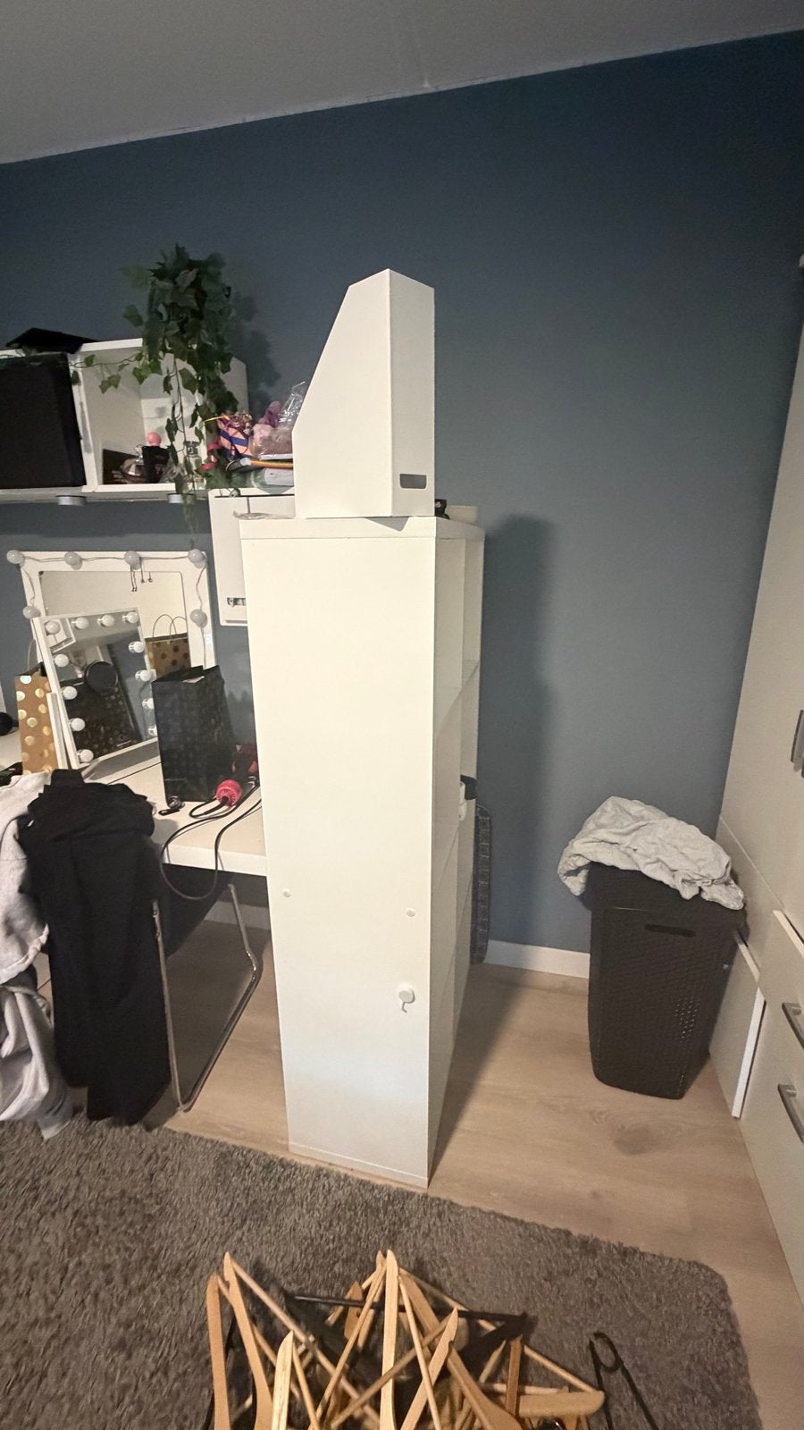 Witte Kast met Vakken - Ideaal voor Opbergen, Ophalen, Met plank(en), Kunststof, Gebruikt