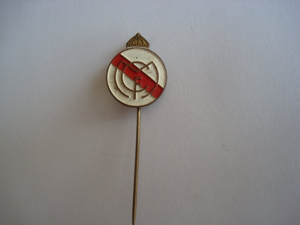 Speld Real Madrid voetbal, Verzamelen, Speldjes, Pins en Buttons, Ophalen of Verzenden, Zo goed als nieuw, Sport, Speldje of Pin