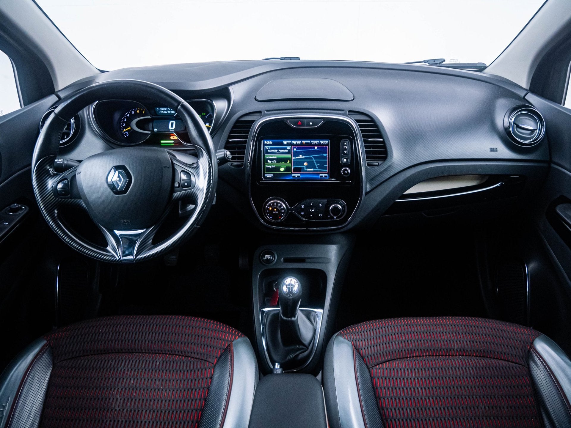 Renault Captur 0.9 TCe Helly Hansen PDC|Clima|Cruise|Keyless, Auto's, Voorwielaandrijving, Gebruikt, Zwart, Leder en Stof