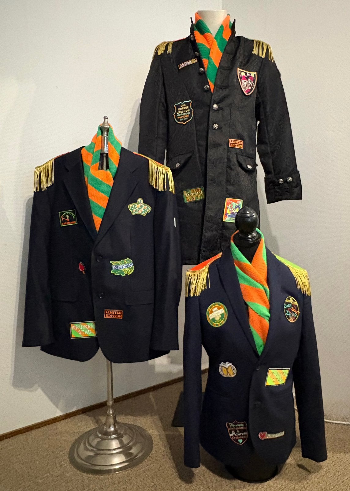 Kom jij een Kruikenstad Carnaval Jas passen? Emblemen unisex, Ophalen of Verzenden, Zo goed als nieuw, Overige maten