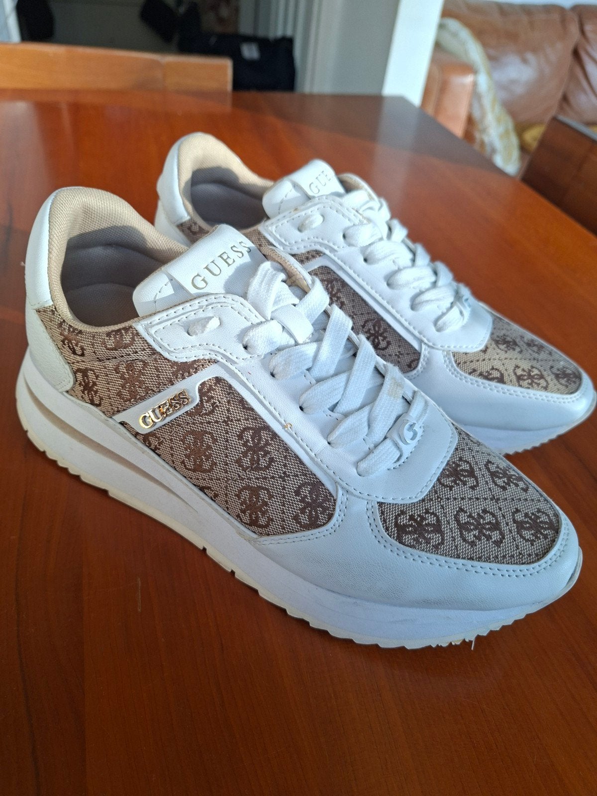 Guess sneakers wit/bruin - Maat 40, Guess, Wit, Ophalen of Verzenden, Sneakers of Gympen