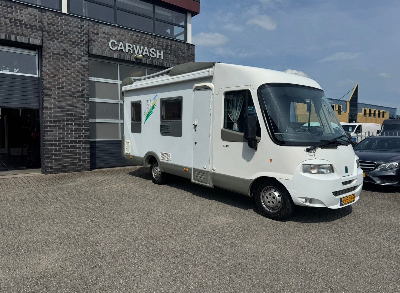 Knaus Travel Liner 640 Airco 4 slaapplaatsen Hefbed, Caravans en Kamperen, Campers, Integraal, Chemisch toilet, Ringverwarming