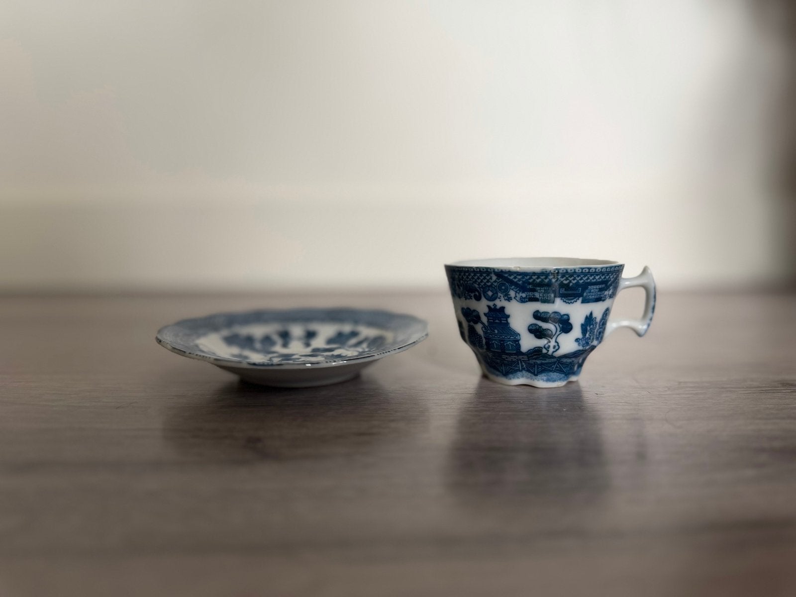 Antiek Delfts Blauw Kopje en Schotel - Handgeschilderd, Antiek en Kunst, Ophalen of Verzenden