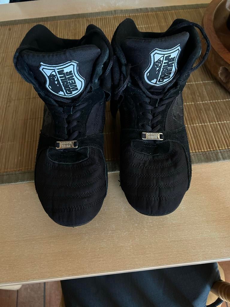 Gorilla Wear Sportschoenen Maat 44 (valt als 43), Ophalen, Zo goed als nieuw, Zwart, Sportschoenen