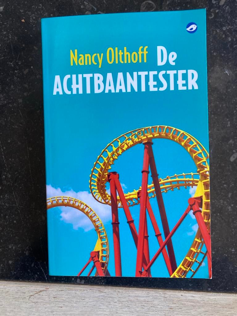 De Achtbaantester - Nancy Olthoff (Roman), Ophalen of Verzenden, Zo goed als nieuw, Nederland