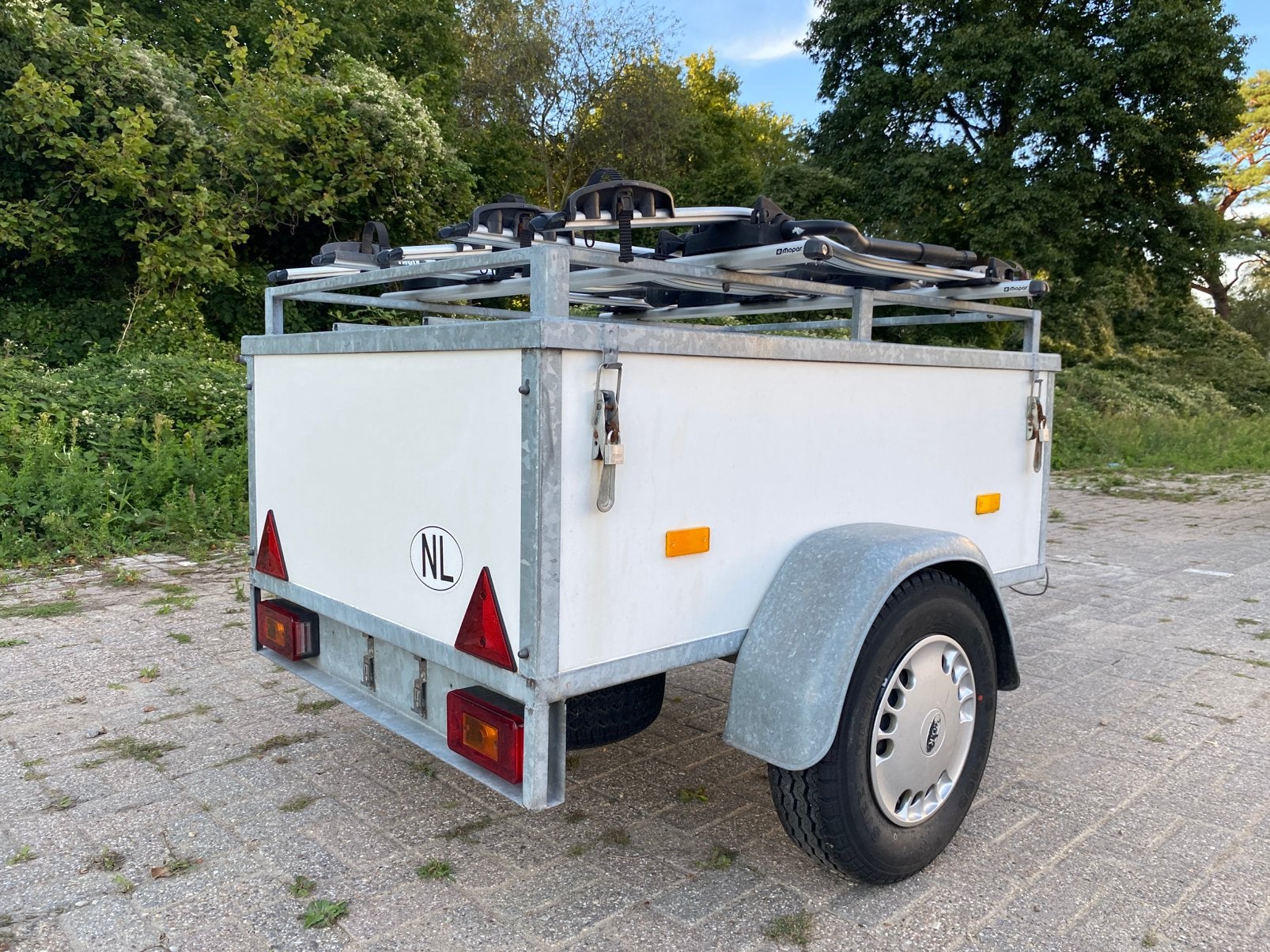 Bagagewagen met Thule fietsendragers, Ophalen, Gebruikt