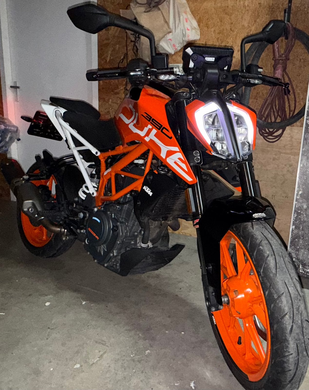 KTM Duke 390 - 2018 - Als nieuw, weinig gereden (2850 km), 389 cc, LED Verlichting, Nieuw, Particulier