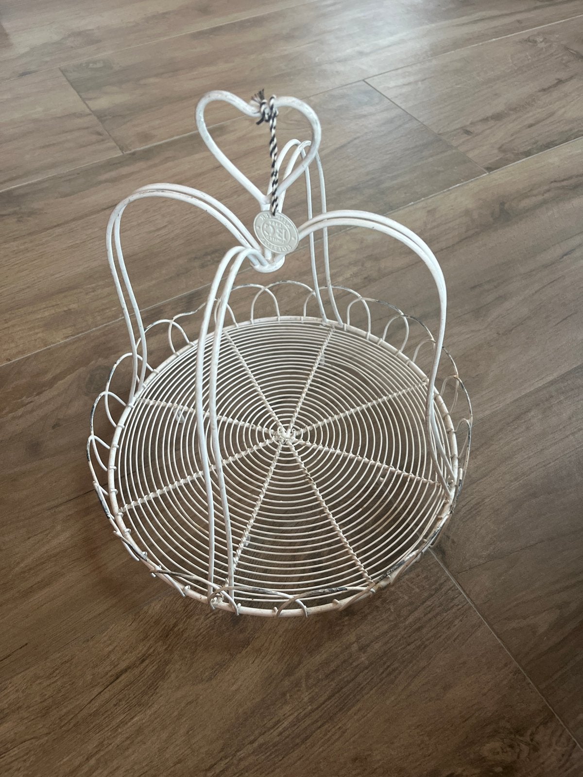 Decoratieve metalen mand met hartvormig handvat, Vintage, Gebruikt, Ophalen of Verzenden, Metaal