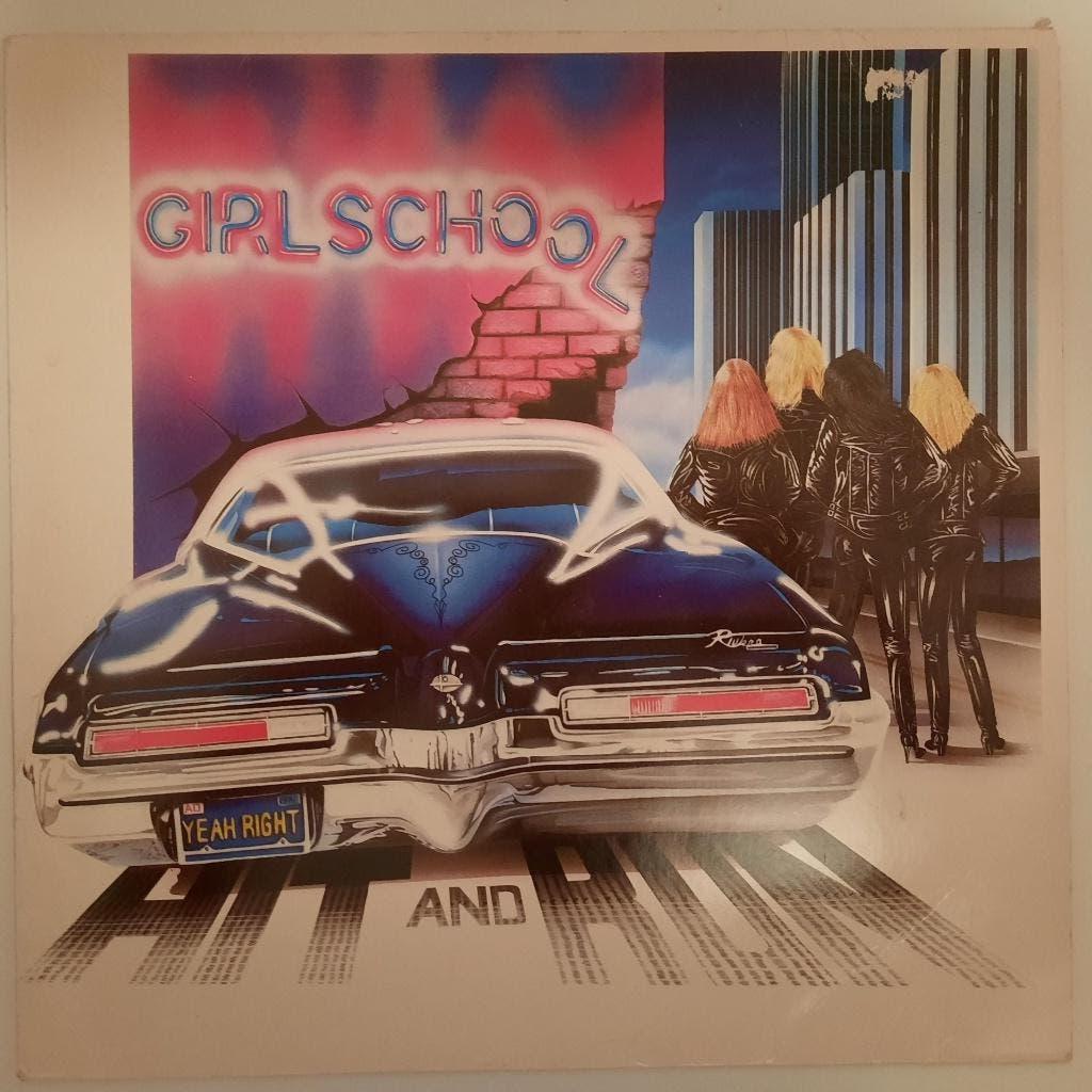 LP "Hit and Run" - Girlschool, Inclusief binnenhoes, Ophalen of Verzenden, Zo goed als nieuw, 12 inch