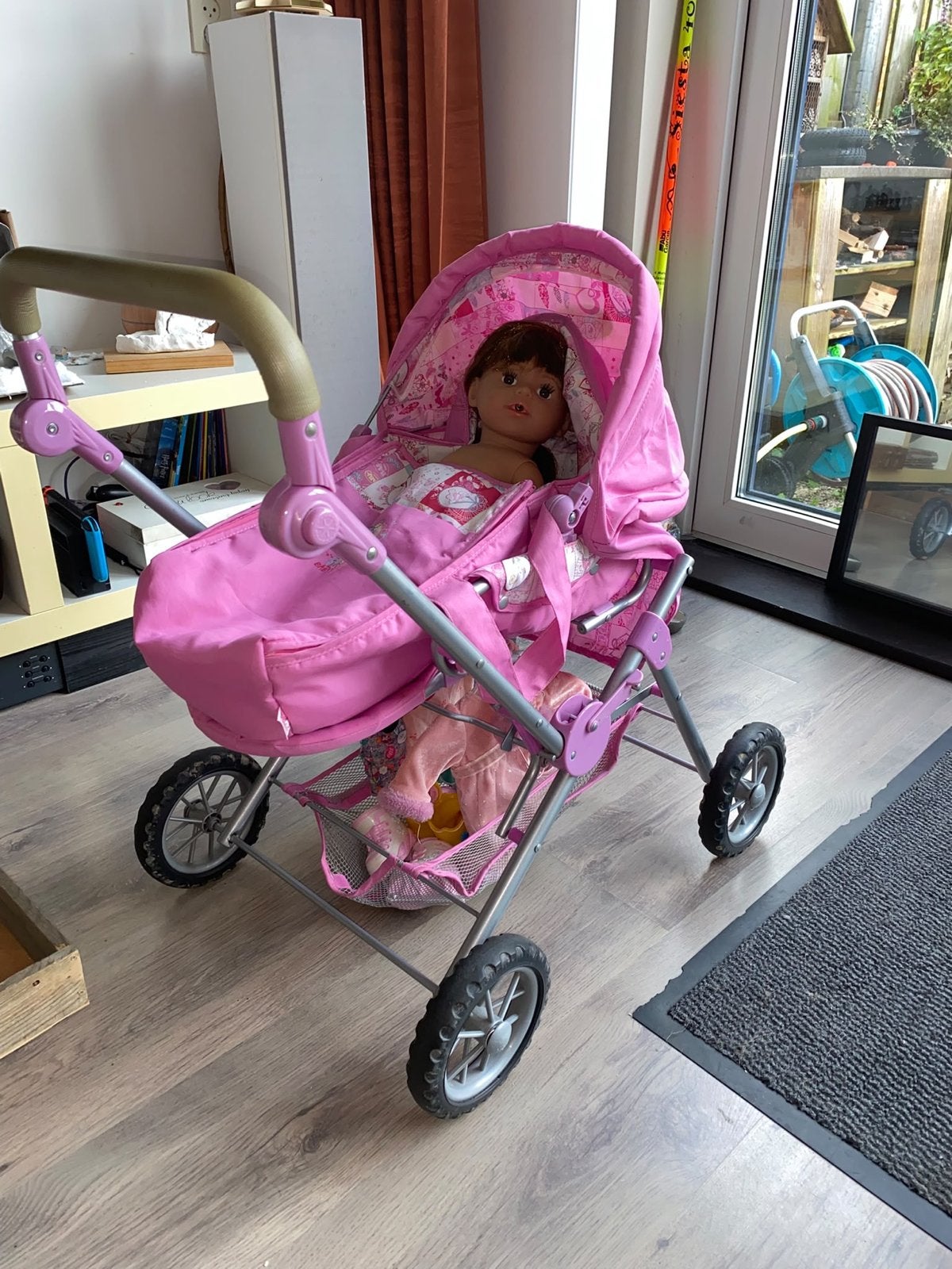 Baby Born pop met kinderwagen en accessoires, Ophalen of Verzenden, Gebruikt, Babypop