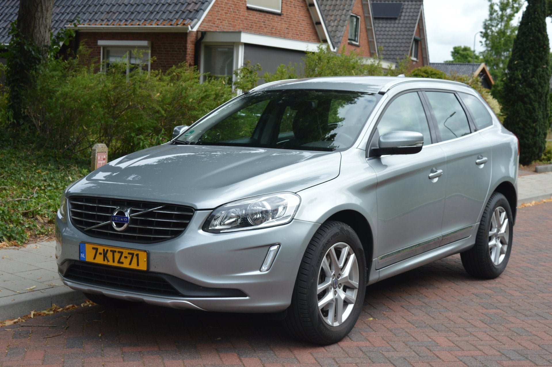 Volvo XC60 2.0 T5 FWD Summum ORG NL/NAP, Zwart, 4 cilinders, Bedrijf, XC60