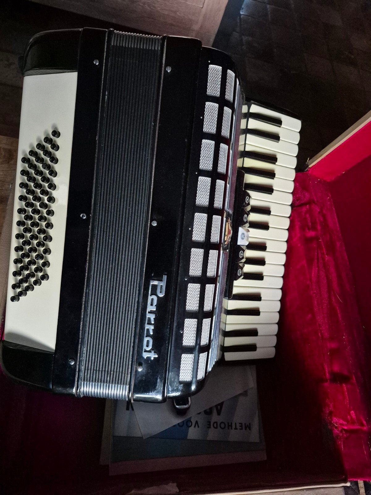 Accordeon Perrot 60 bassen. Zeer goed! Mét koffer., Ophalen of Verzenden, Overige merken