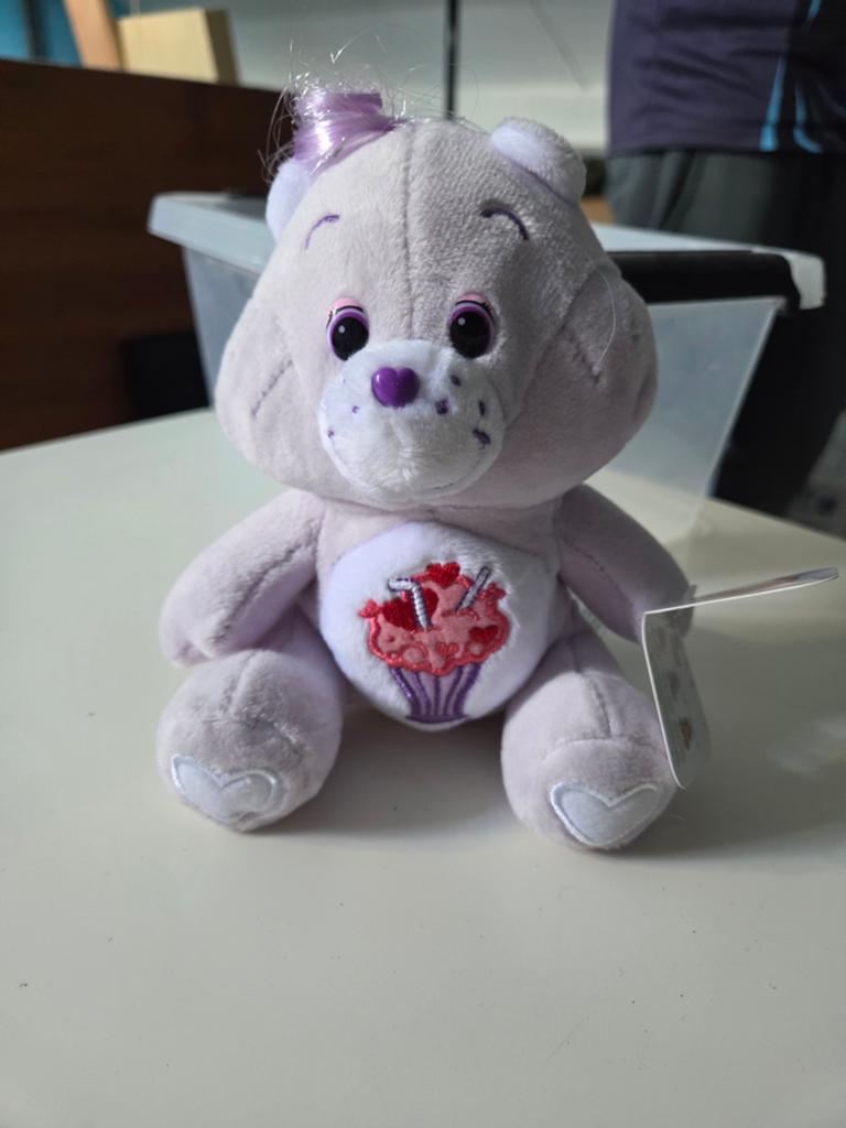 Care Bear knuffel paars met cupcake, Ophalen of Verzenden, Zo goed als nieuw