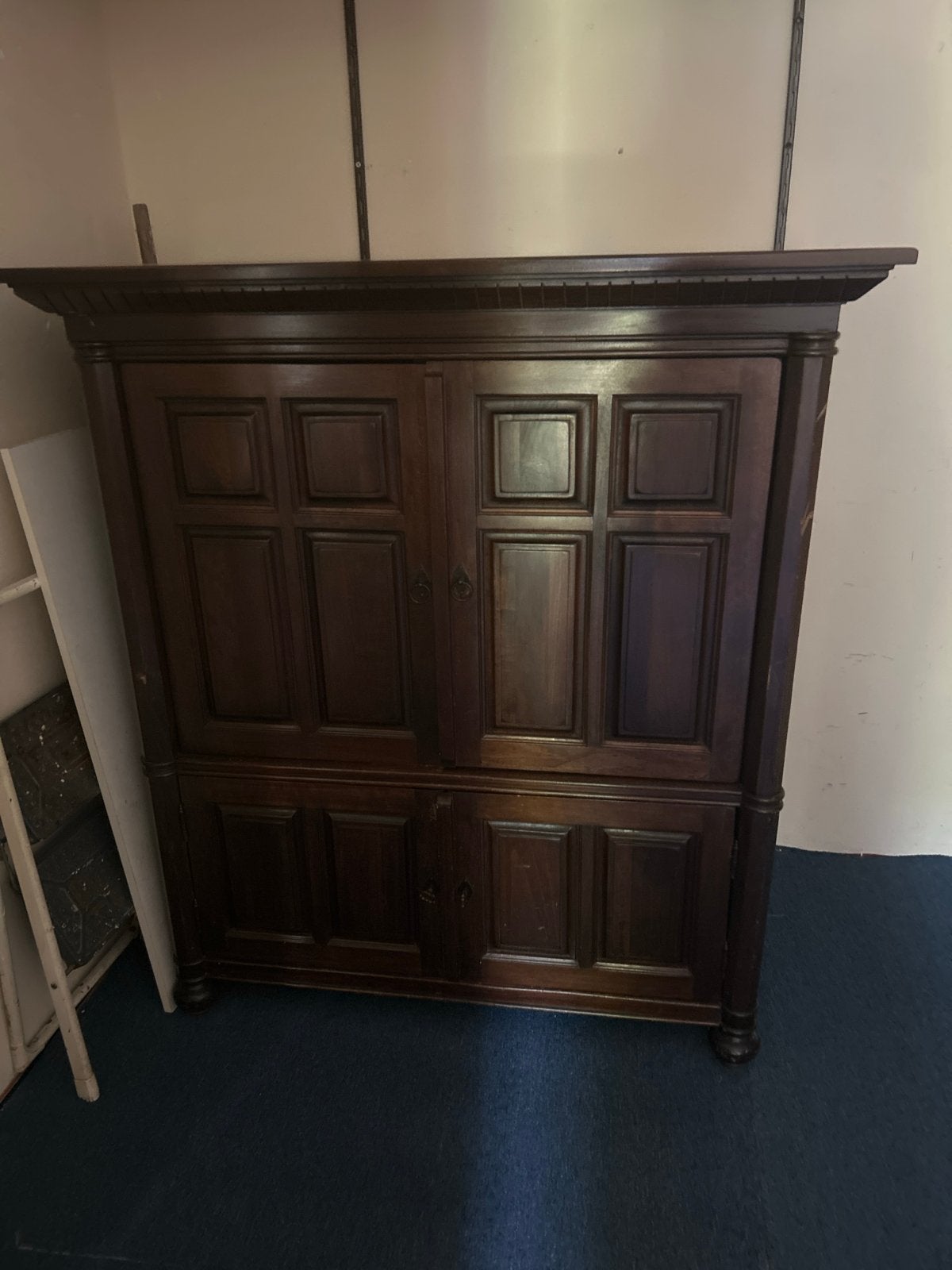 Antieke donkerbruine houten kast met opbergruimte, Antiek en Kunst, Antiek | Meubels | Kasten, Ophalen
