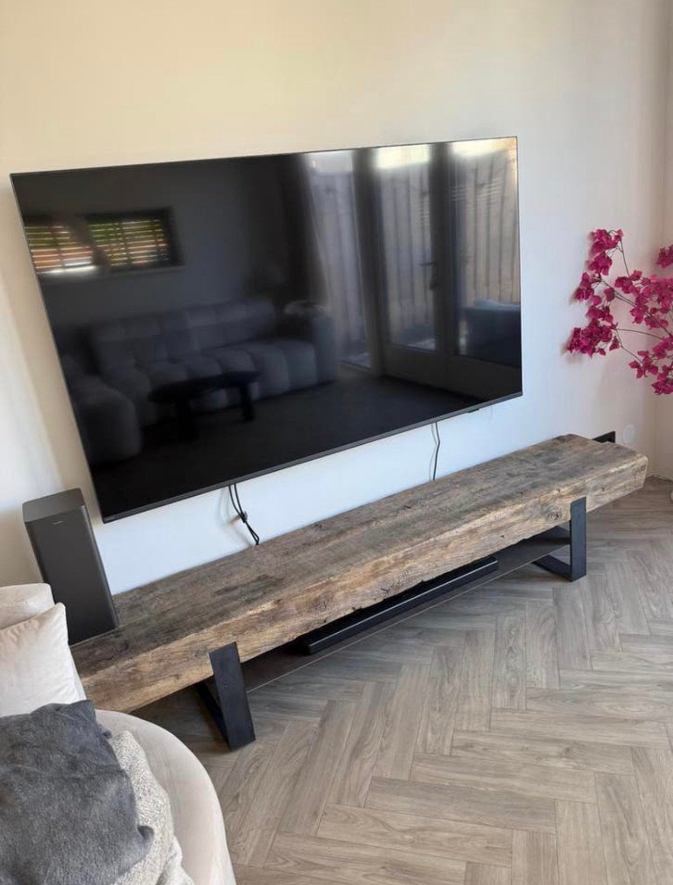 Tv meubel massief hout + stalen Bilzen poten, Ophalen, Zo goed als nieuw, 25 tot 50 cm, Minder dan 100 cm