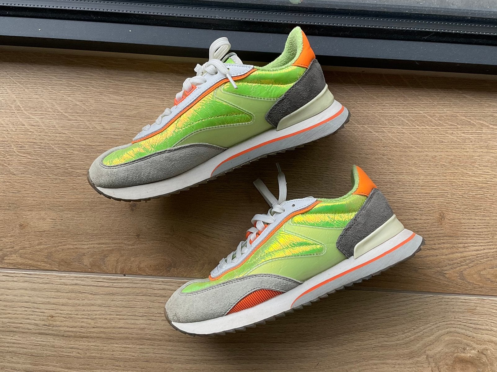 Mooie Hoff sneakers in maat 37 (37,5), Overige kleuren, Ophalen of Verzenden, Sneakers of Gympen, Zo goed als nieuw