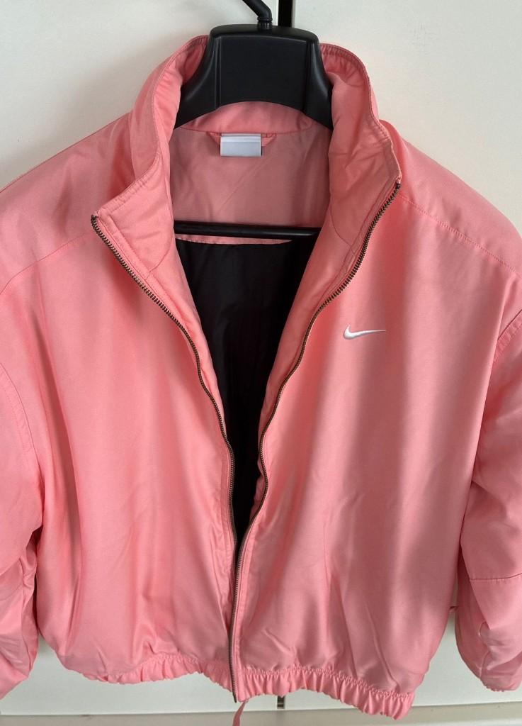 nike jas, Kleding | Heren, Jassen | Winter, Nike, Ophalen of Verzenden, Zo goed als nieuw, Roze