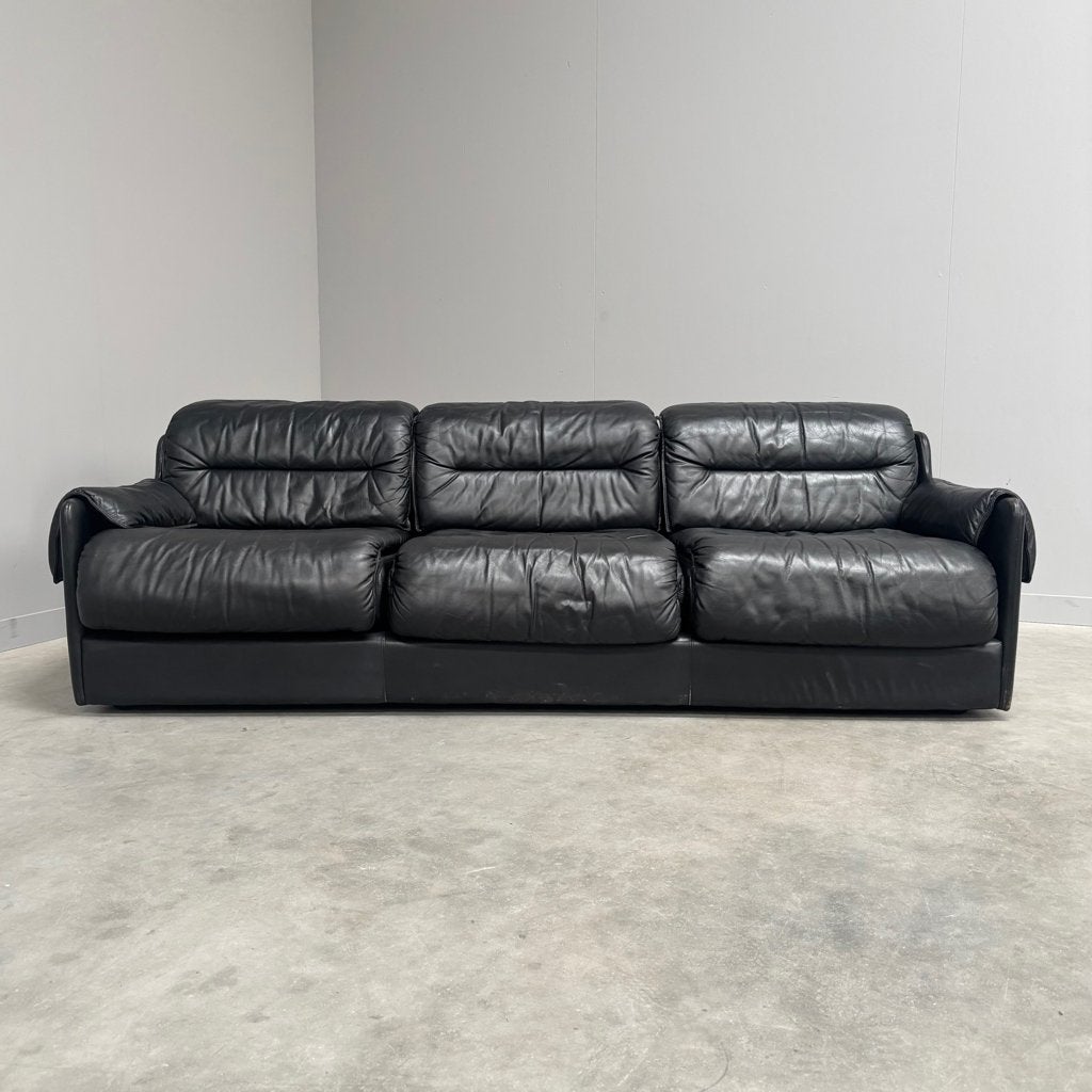 Vintage zwart leren bankstel sofa jaren 60 70 design 3 zits, Huis en Inrichting, Ophalen, Driepersoons, 75 tot 100 cm, Rechte bank