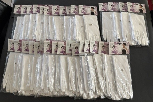 31 paar witte handschoenen samen, Ophalen of Verzenden, Nieuw