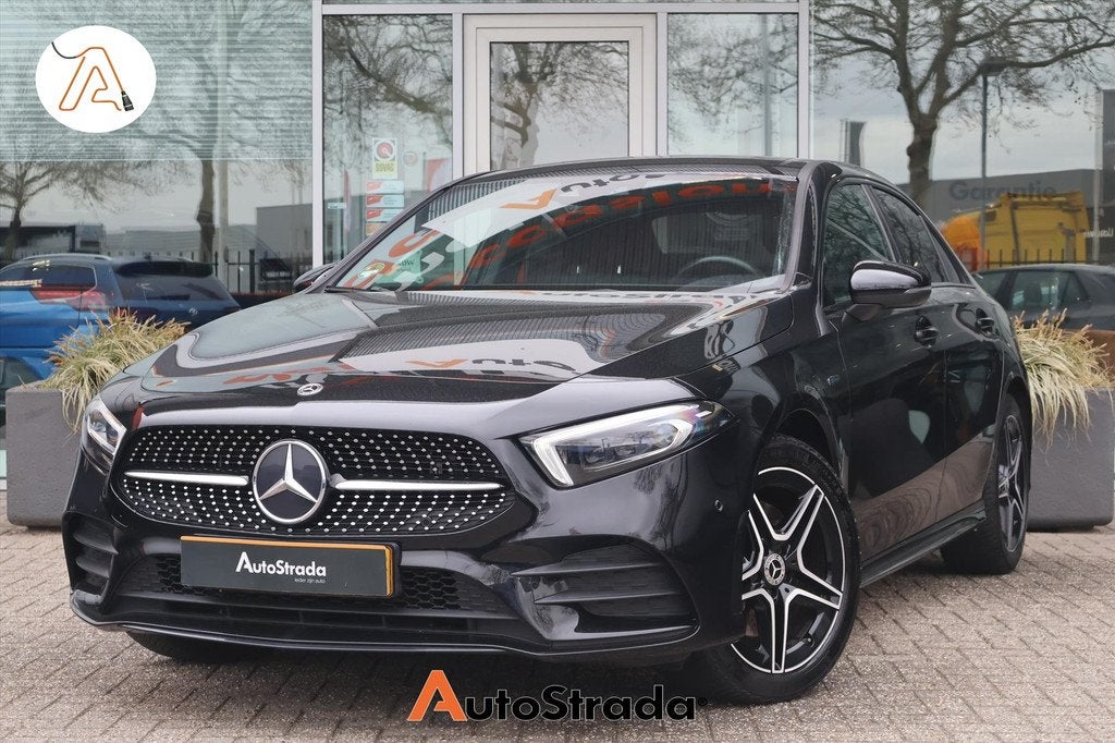 Mercedes A-Klasse Limousine A 250 e AMG-Line 218pk SoH 95% |, Auto's, Mercedes-Benz, Gebruikt, 4 cilinders, 160 pk, Zwart