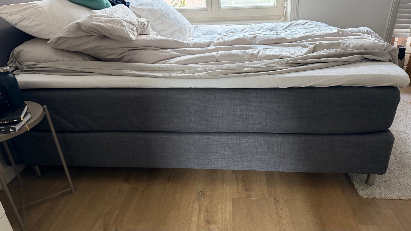 Tweepersoons boxspring bed met hoofdbord