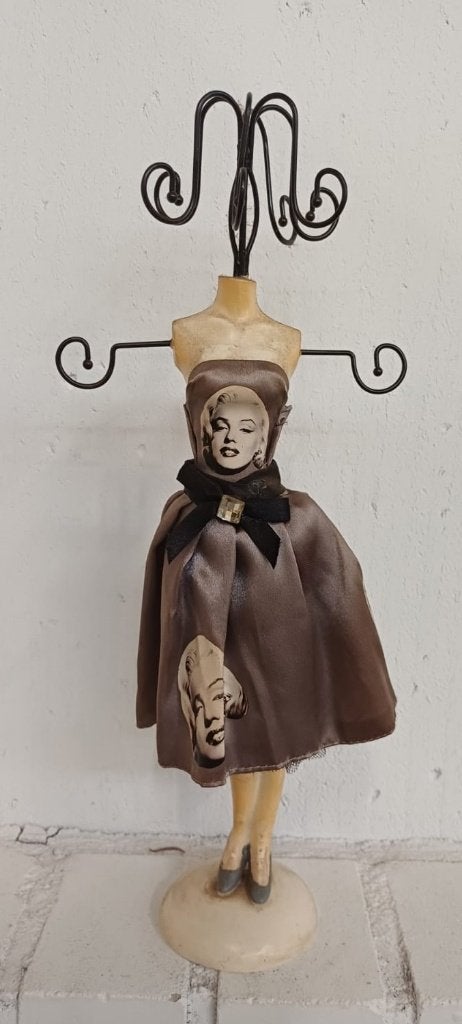 Marilyn Monroe sieraden standaard, Ophalen of Verzenden, Gebruikt