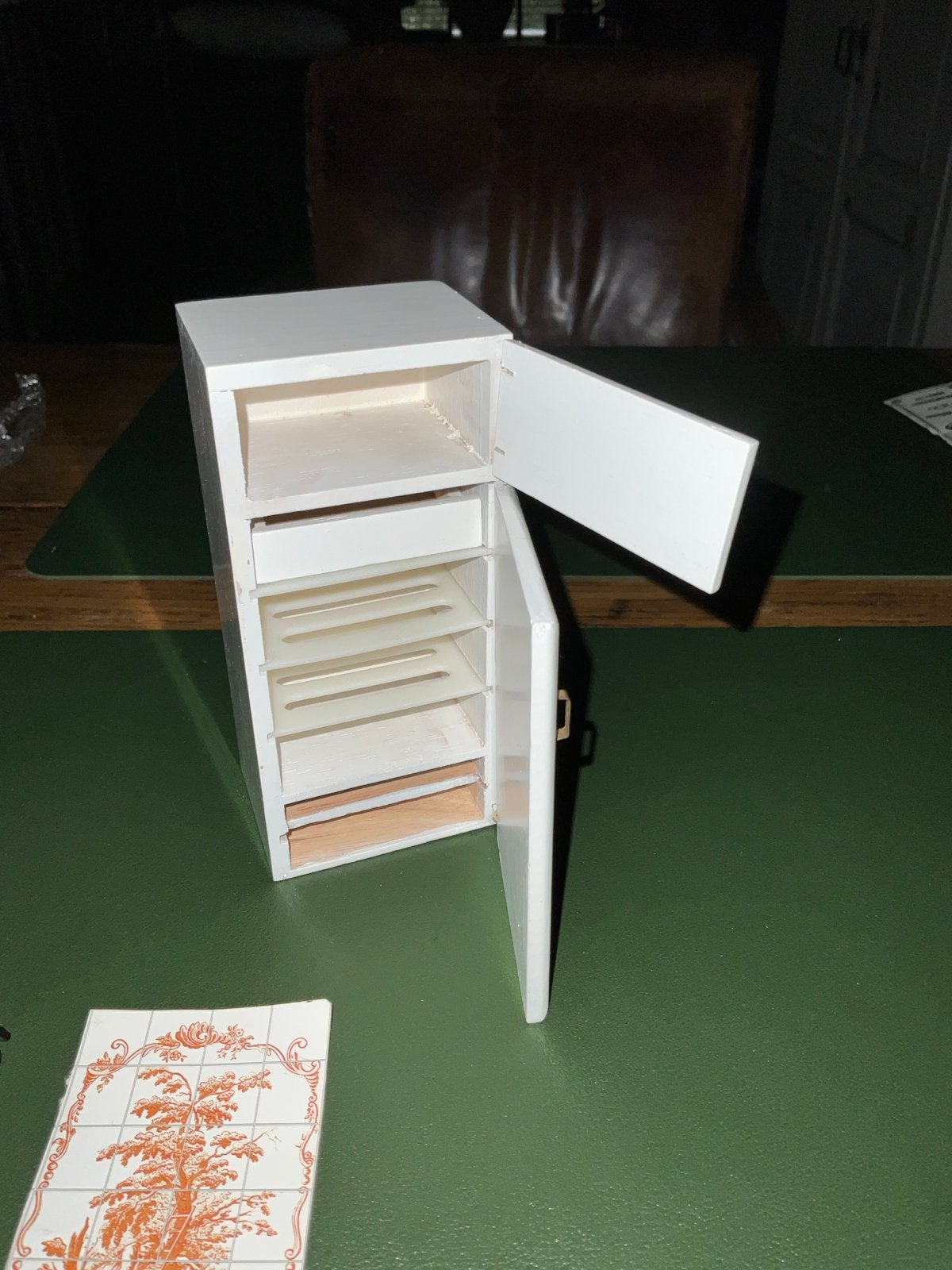 Miniatuur koelkast en naaimachine met tegelprint, Verzamelen, Ophalen, Gebruikt