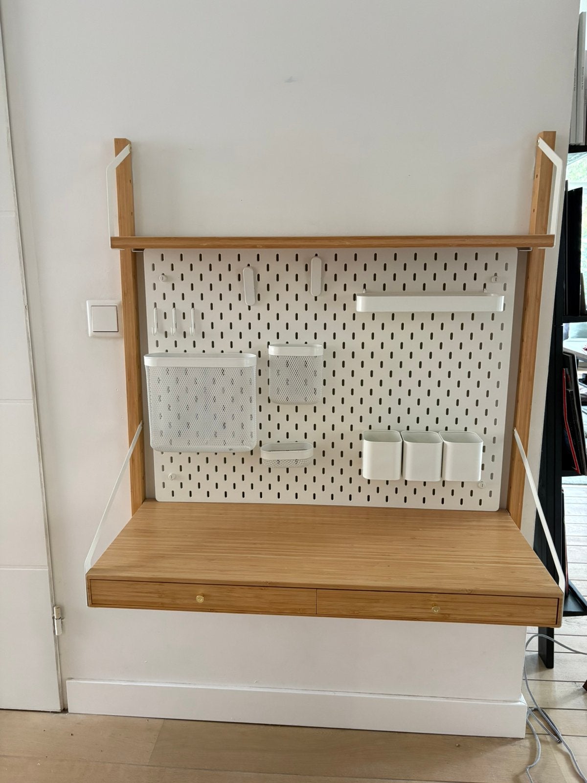 IKEA Svalnäs wandbureau, Ophalen, 34 cm, Scandinavisch, Hout