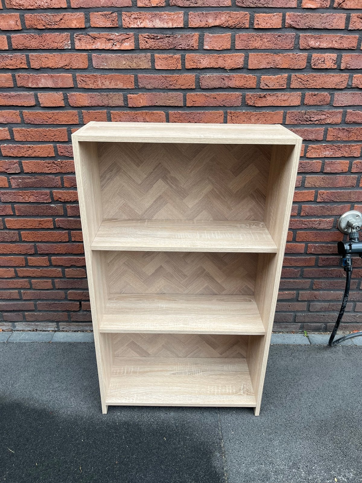 Boekenkast met visgraatmotief - 105x60x24 cm, Huis en Inrichting, Kasten | Boekenkasten, Ophalen, Met plank(en), Gebruikt, 100 tot 150 cm