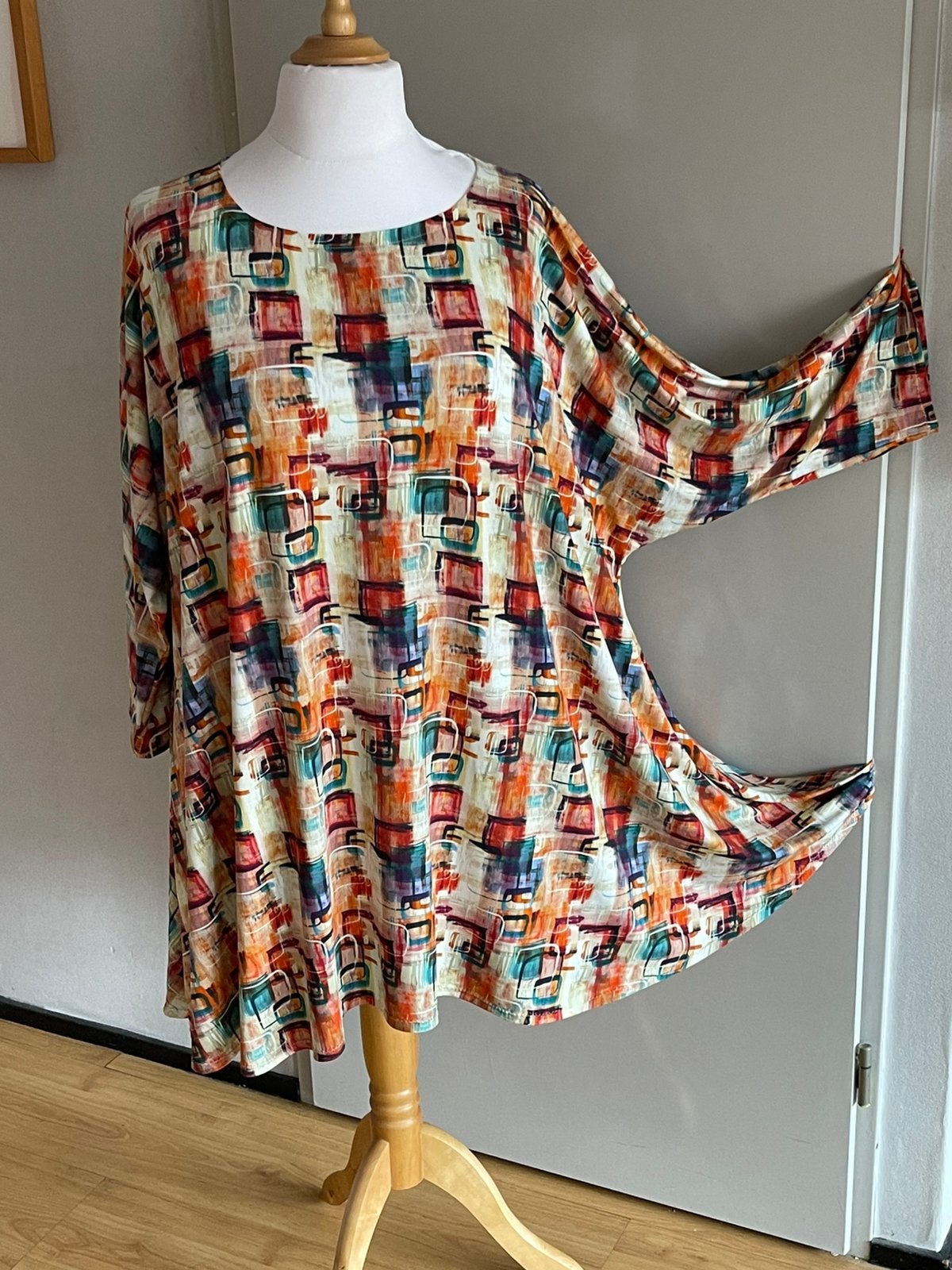Peet: Nieuw retroprint A-lijn tuniek tot maat 58, Kleding | Dames, Grote Maten, Meerkleurig, Blouse of Tuniek, Nieuw, Ophalen of Verzenden