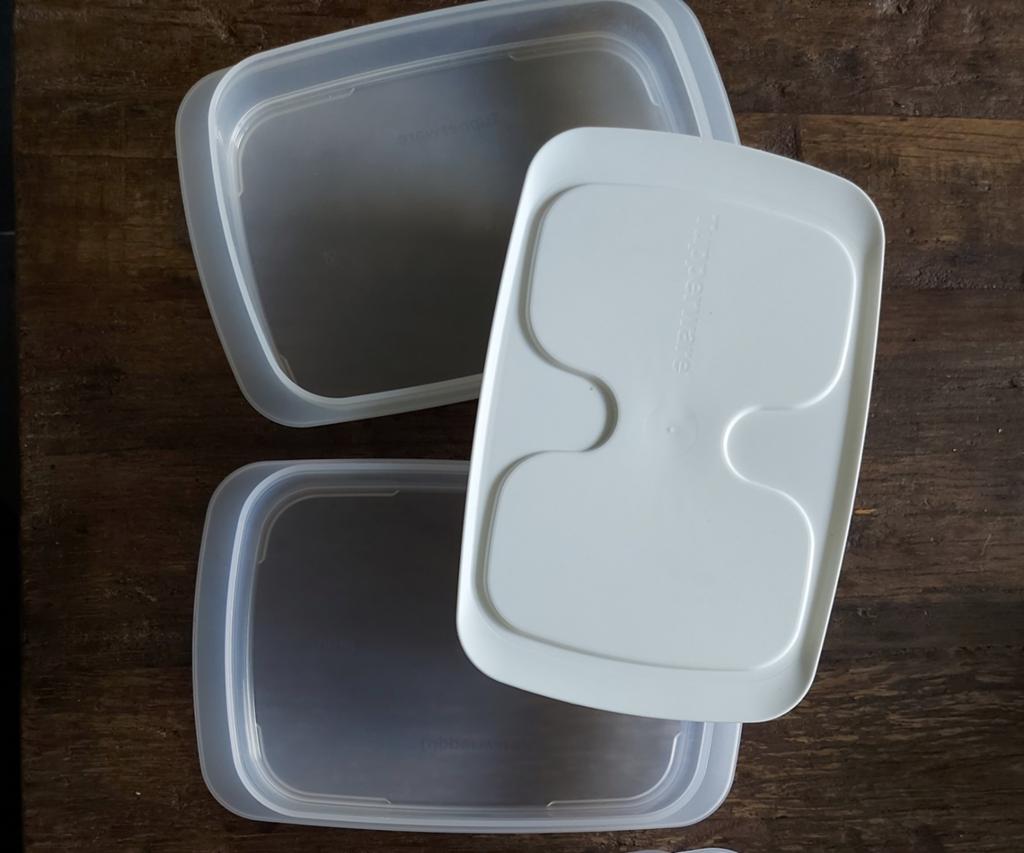Tupperware vleeswaren doos, Huis en Inrichting, Keuken | Tupperware, Ophalen of Verzenden, Zo goed als nieuw, Wit, Overige typen