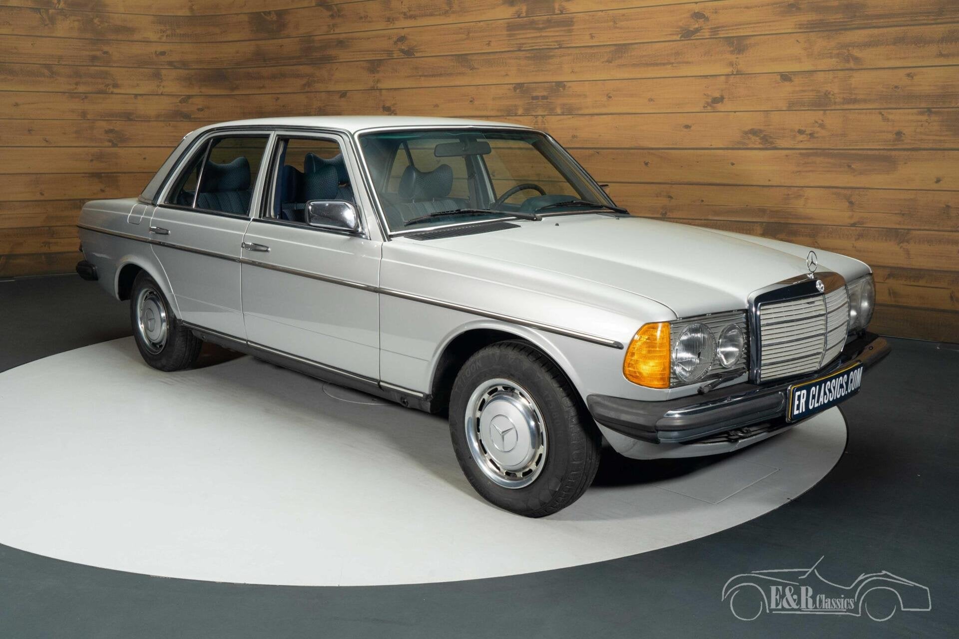 Mercedes 250 Sedan | 1978, Auto's, Oldtimers, Achterwielaandrijving, 129 pk, 4 stoelen, Bedrijf