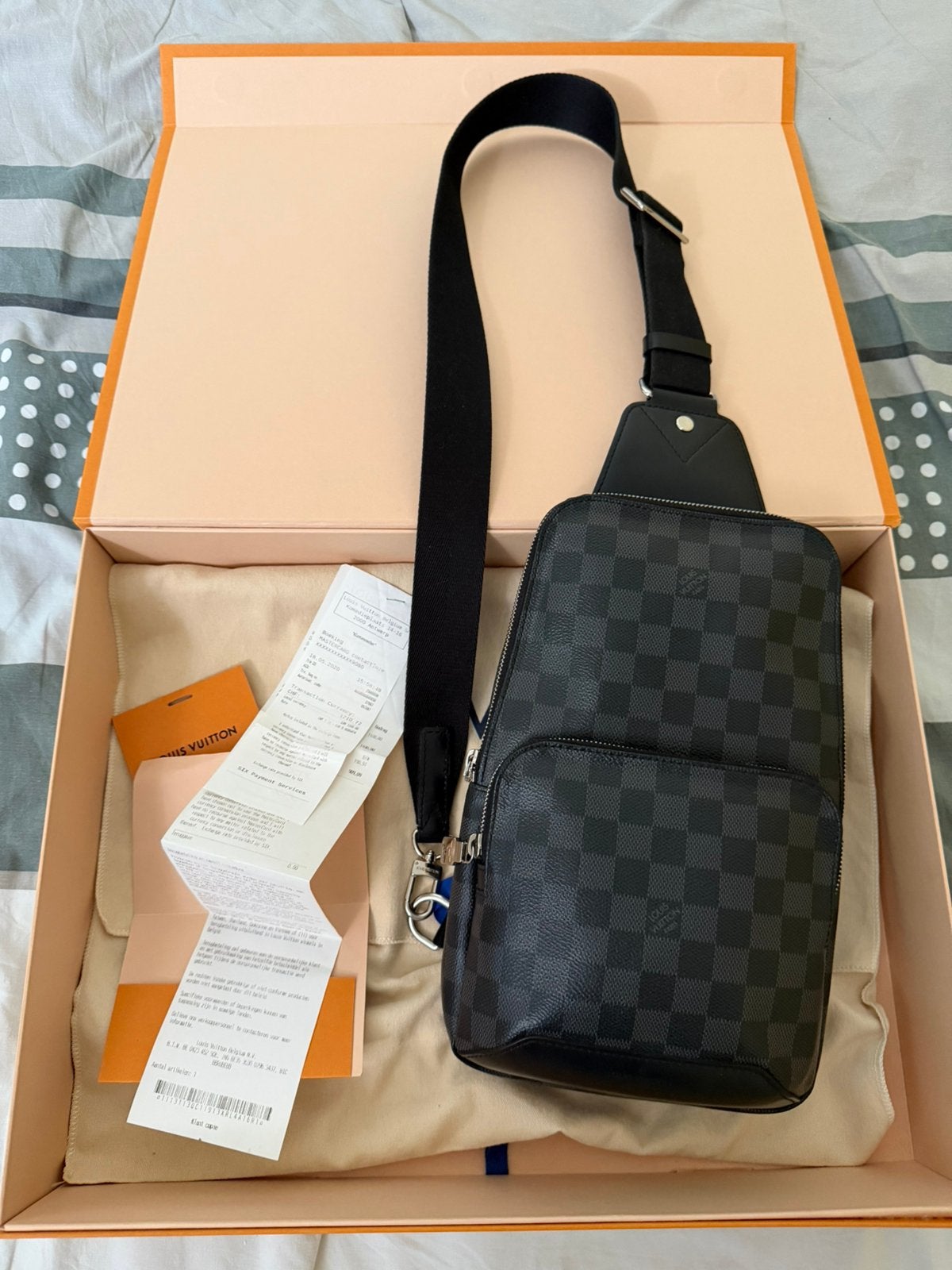 Louis Vuitton Avenue Sling Tas Leer - Nieuw met bon en doos, Zwart, Nieuw, Leer, Ophalen