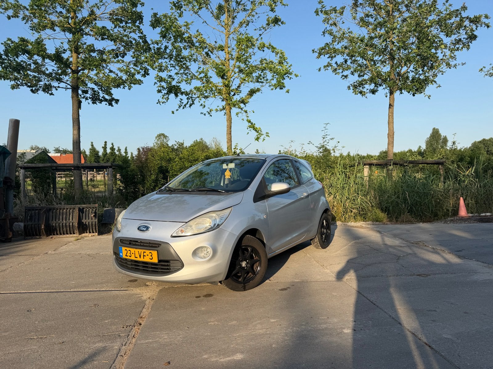 Ford Ka 1.2 51KW 2010 Grijs, Auto's, Voorwielaandrijving, Stof, 1242 cc, 4 cilinders