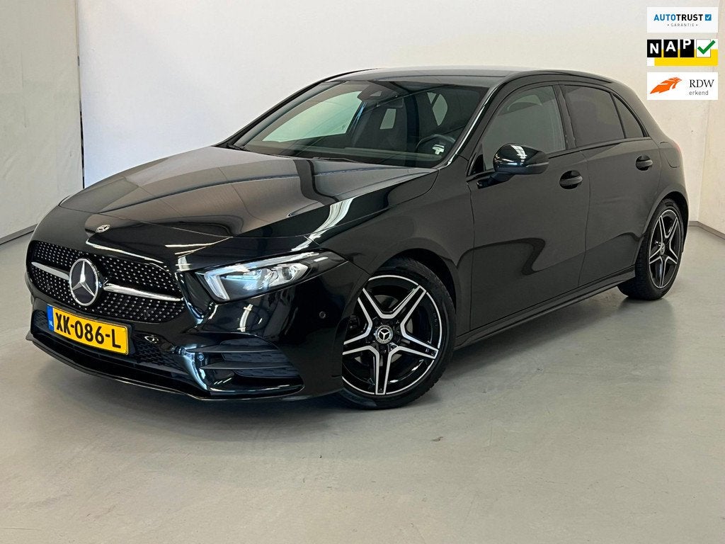 Mercedes-Benz A-klasse 180 AMG Night Edition / NL-auto / Wid, Auto's, Mercedes-Benz, 136 pk, Gebruikt, 4 cilinders, Zwart