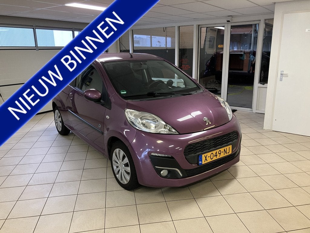 Peugeot 107 1.0 12V ENVY | Airco | LED | Paars Metallic, Auto's, Peugeot, Voorwielaandrijving, Euro 5, Gebruikt, Zwart