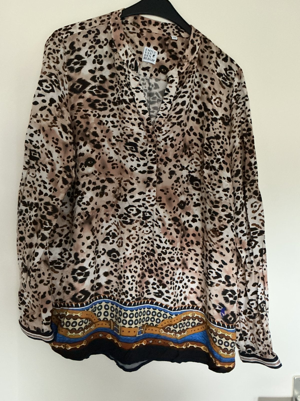 Emily van den Bergh nlouse, mt 42, lange mouw met boordje, Kleding | Dames, Ophalen of Verzenden, Zo goed als nieuw, Maat 42/44 (L)