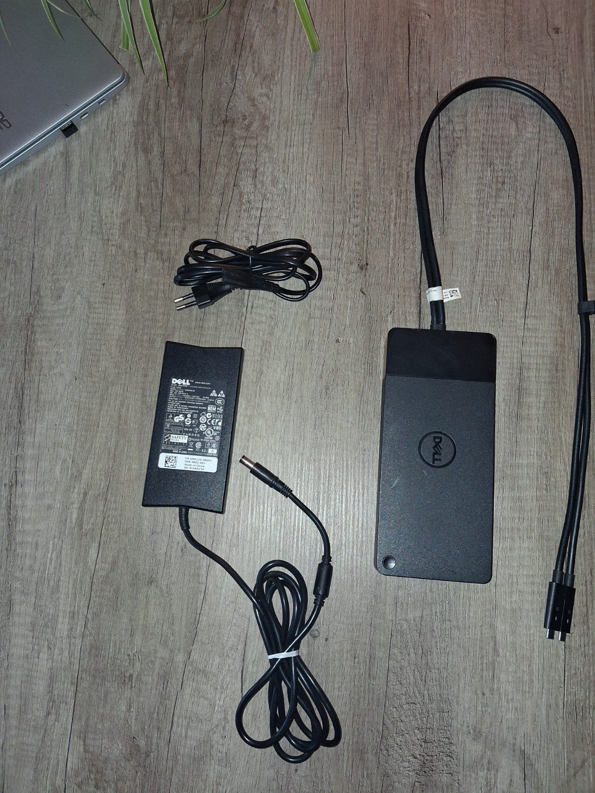 Dell WD19S Docking Station met 180/ 240W Adapter, Computers en Software, Dockingstations, Ophalen of Verzenden, Zo goed als nieuw