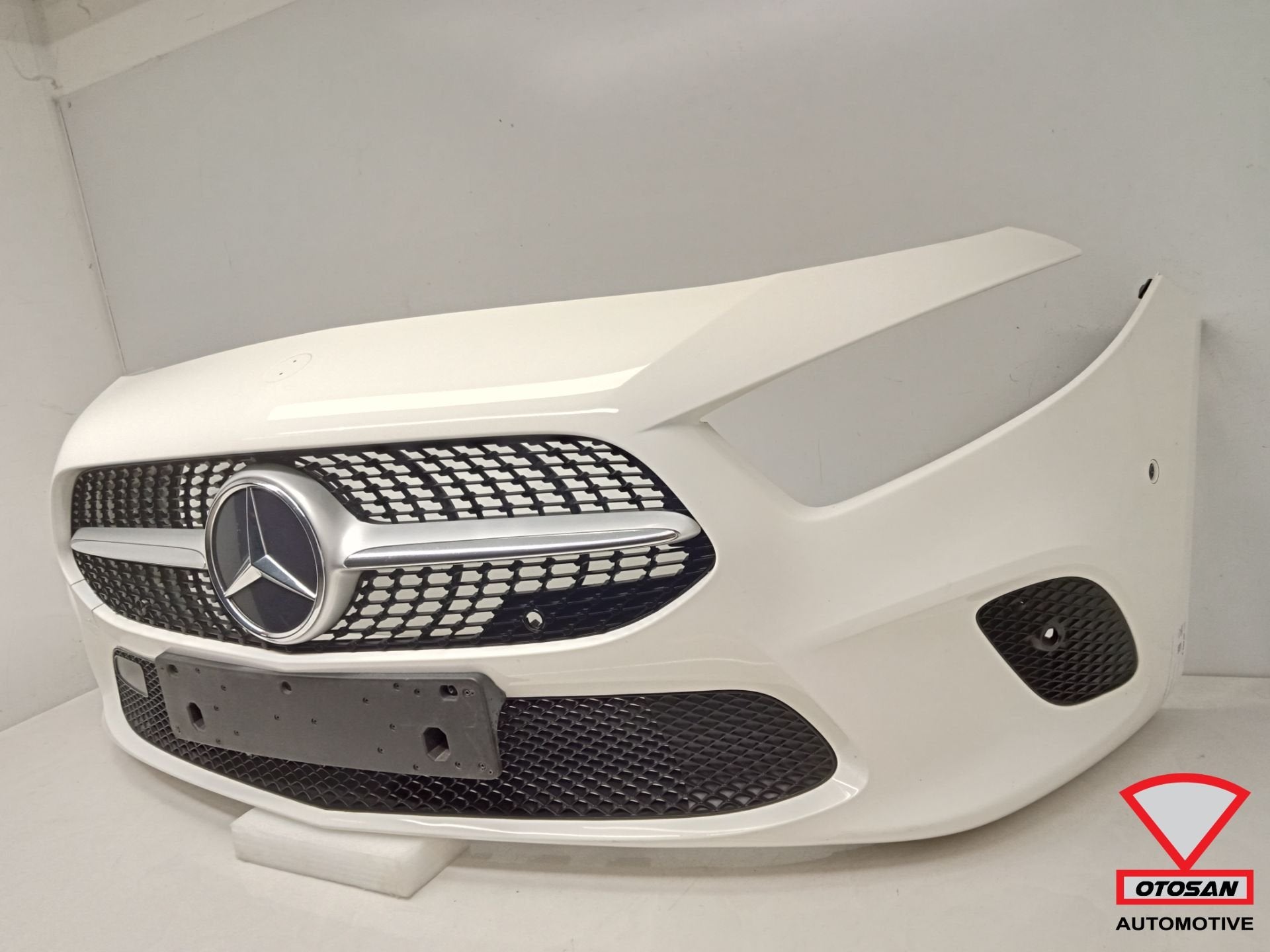 MB A-Klasse W177 A177 Voorbumper WIT 149 POLAR WHITE Complee, Gebruikt, Mercedes-Benz AG, Mercedes-Benz, Ophalen of Verzenden