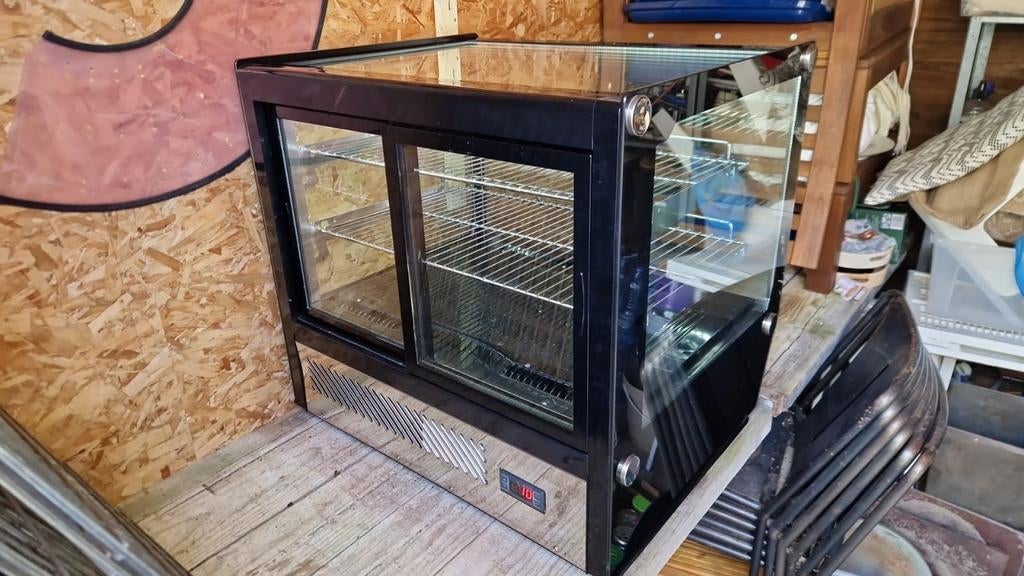 Koel vitrine gebak, patisserie etc., Witgoed en Apparatuur, Koelkasten en IJskasten, Ophalen, Zonder vriesvak, 200 liter of meer
