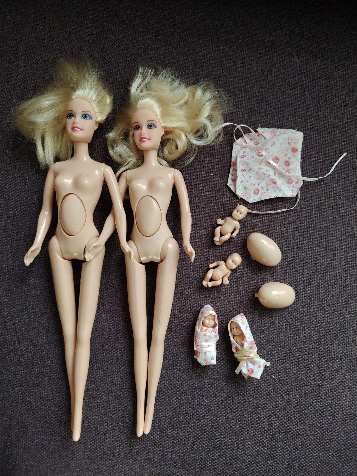Zwangere poppen met baby's en accessoires, Ophalen of Verzenden, Gebruikt, Barbie