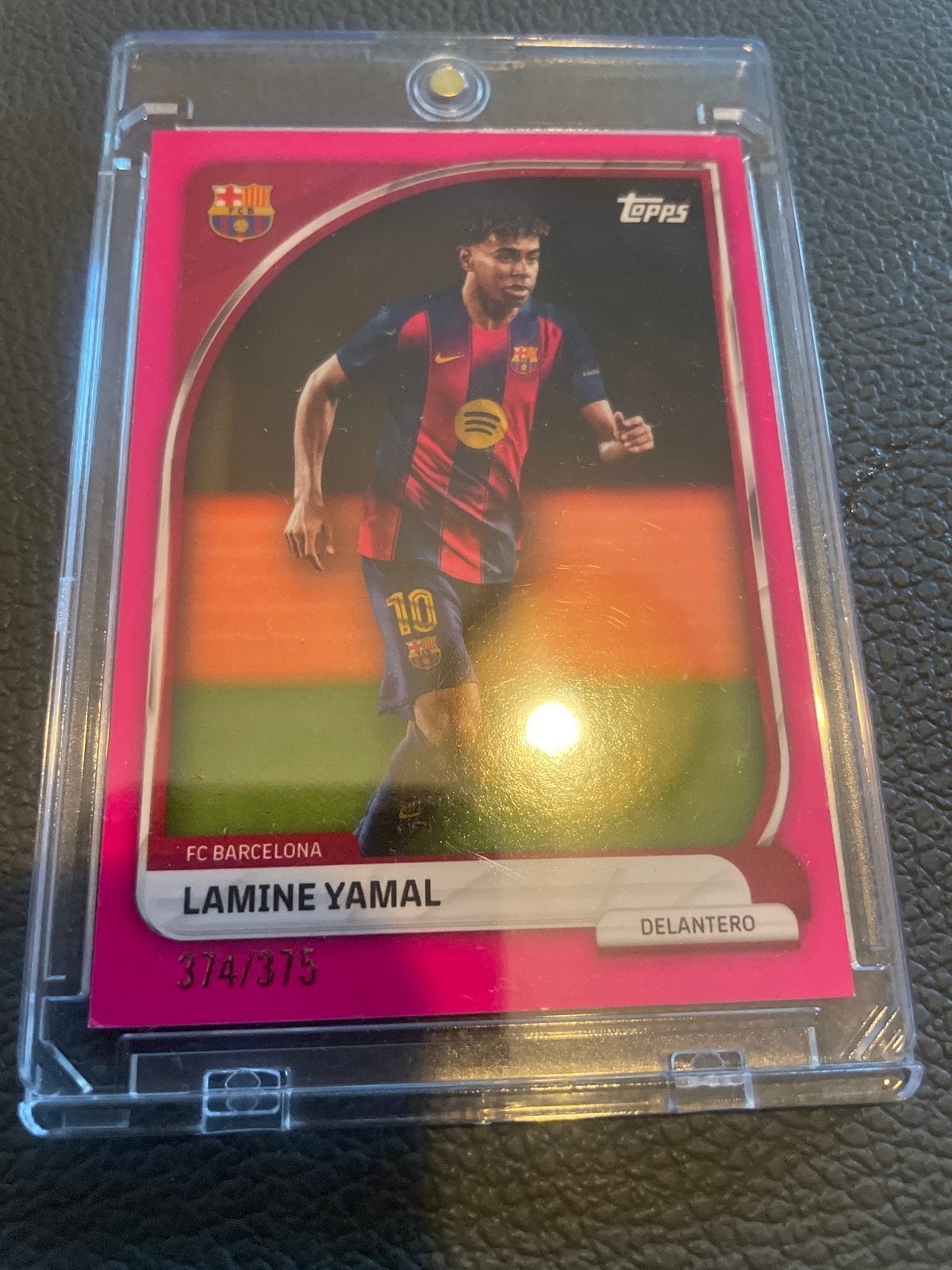 Lamine Yamal Topps Chrome Pink Refractor 374/375 FC Barcelon, Ophalen of Verzenden, Zo goed als nieuw, Buitenlandse clubs, Spelerskaart